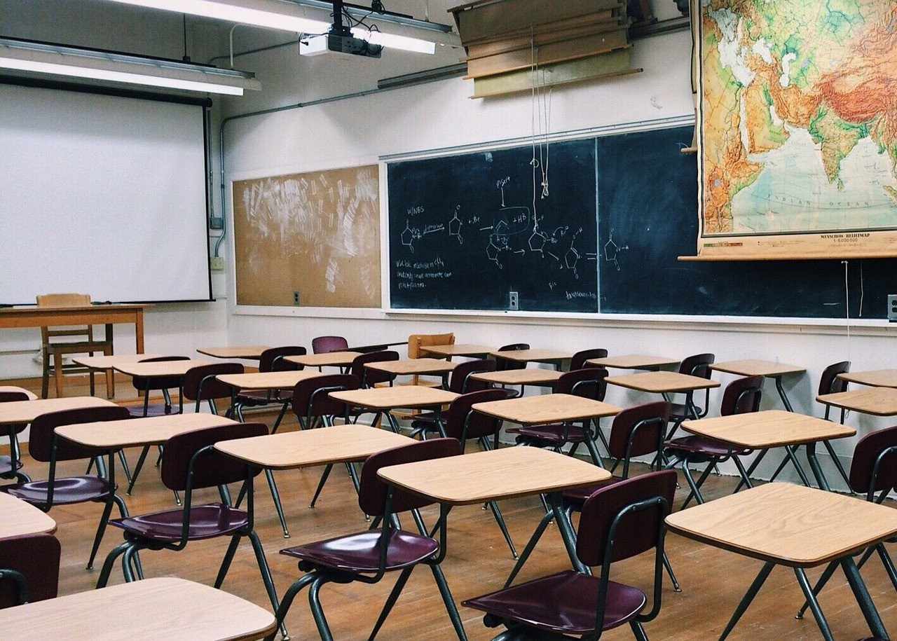 classroom-2093744-1280.jpg