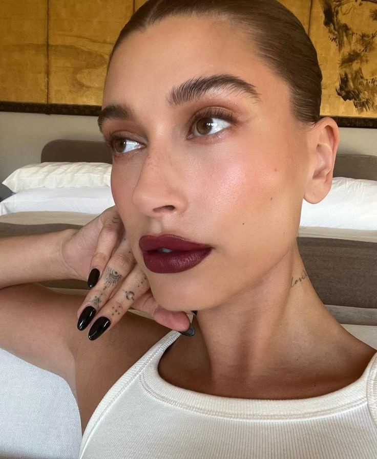 hailey-biebers-plum-lip-is-autumn-beauty-goals-1.jpeg