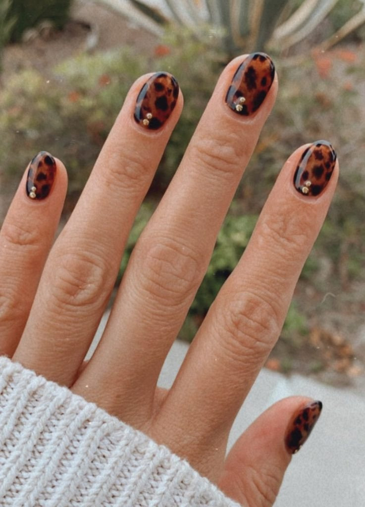tortoise-shell-nails-the-everygirl-2-737x1024.jpg