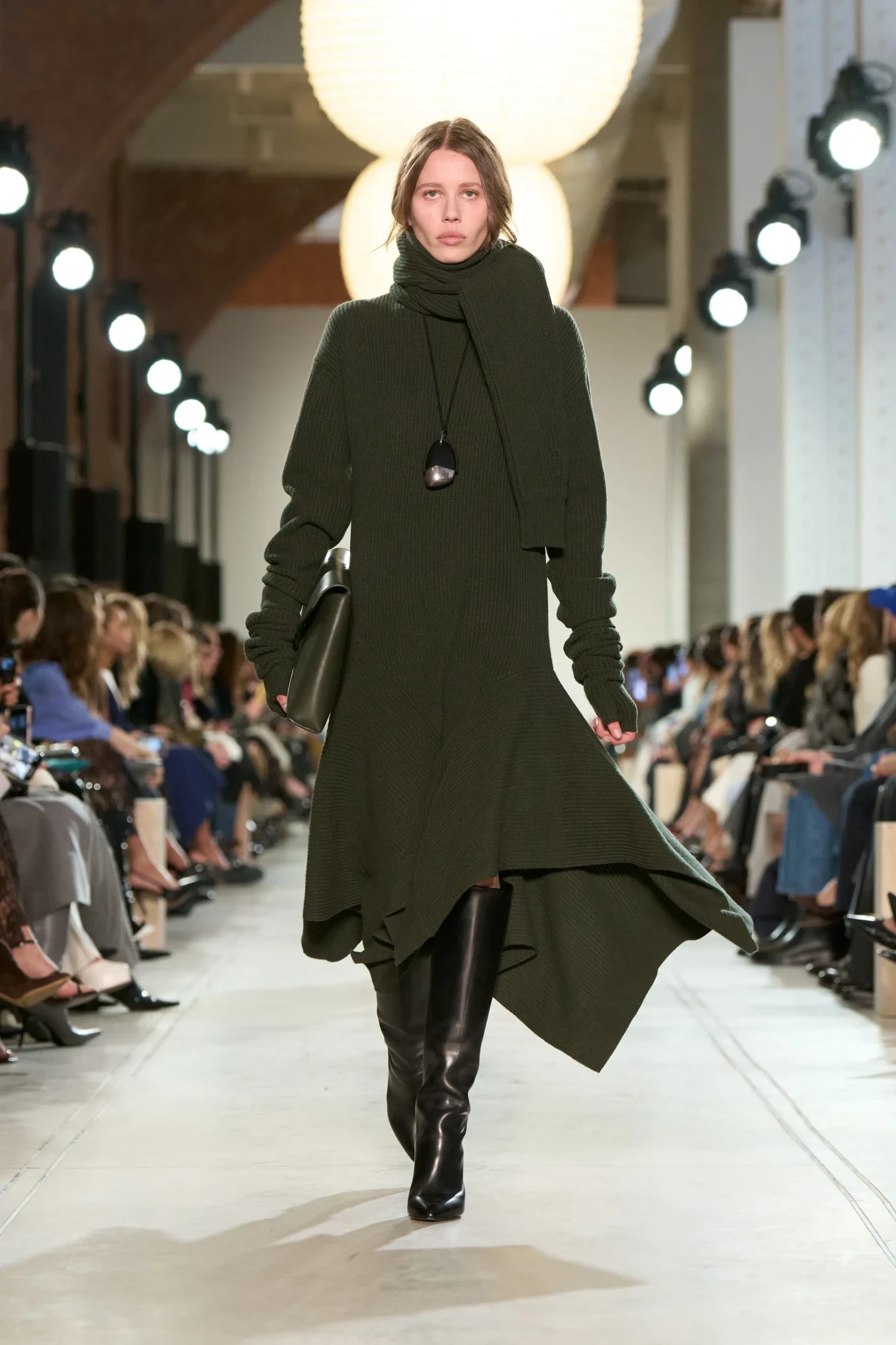 00043-michael-kors-collection-fall-2025-ready-to-wear-credit-gorunway.webp