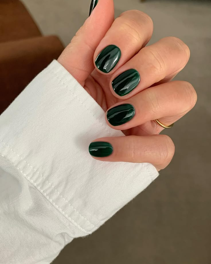 40-dark-green-nail-designs-you-need-to-try-prada-pearls.jpg