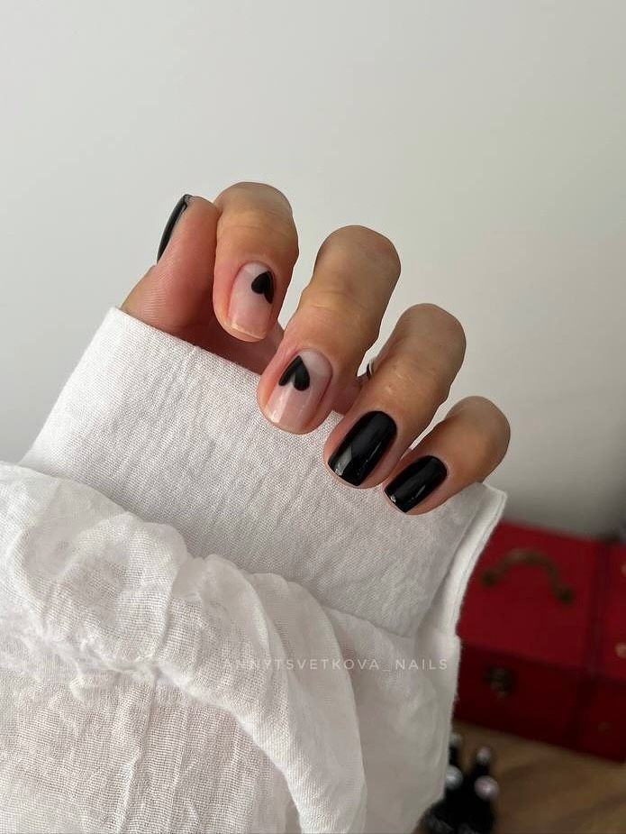 black-hearts-ottenok-black-ot-patrisa-nail-nasyshhennyi-i-glubokii-cernyi-pro-nego-govoriat-cto-on-udoben-v-rabote-ne-rastekaetsia-lozitsia-plotno-nanosit-bez-proplesin-pri-etom-xoroso-prosusivaetsia-v.jpg