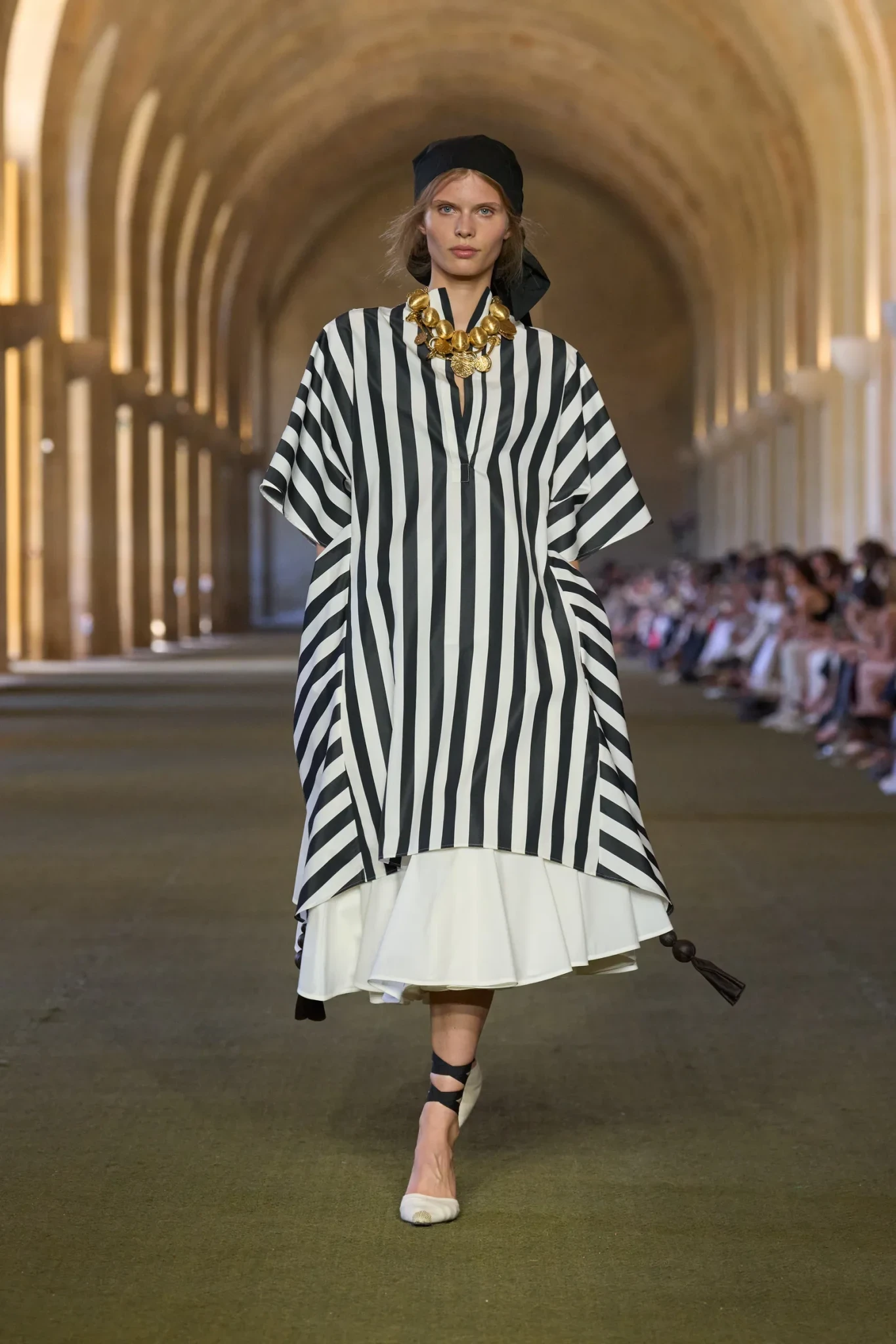 00003-jacquemus-spring-2026-ready-to-wear-credit-gorunway.webp