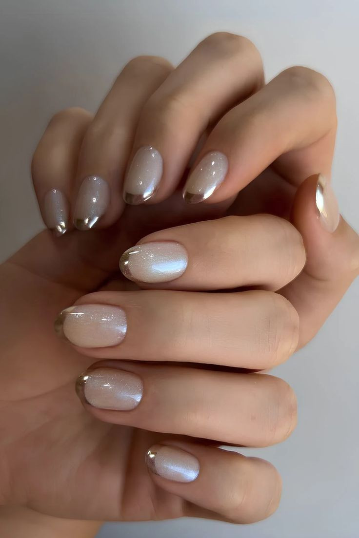 30-gold-french-tip-nails-thatll-make-you-ditch-your-regular-mani.jpg