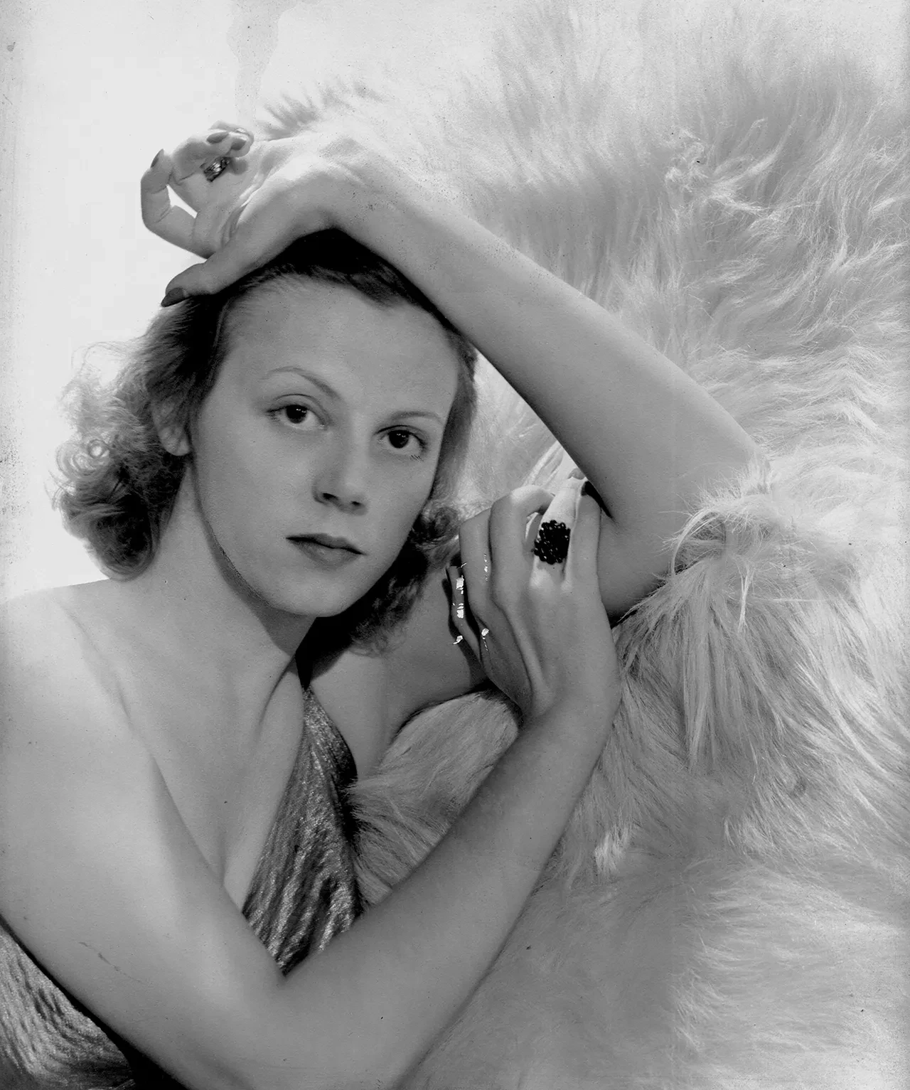 eleanor-lambert-photo-by-cecil-beaton-courtesy-of-bill-bergsons-estate-courtesy-of-rizzoli.webp