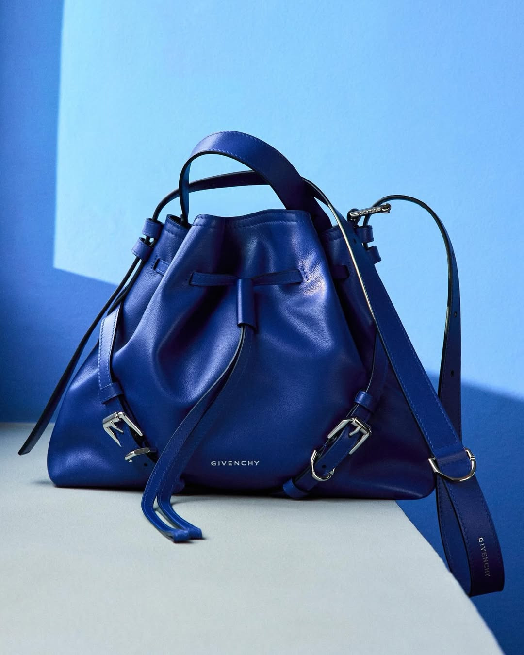 the-voyou-bucket-bag-givenchy-by-sarah-burton.jpg