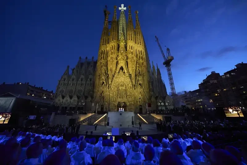 basilica-de-la-sagrada-familiamanuel-queimadelos-8626c47d-260611073037-800x533.webp