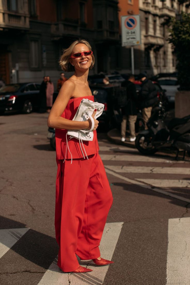 milans-street-style-set-are-providing-all-the-fashion-inspiration-we-need-right-now.jpg