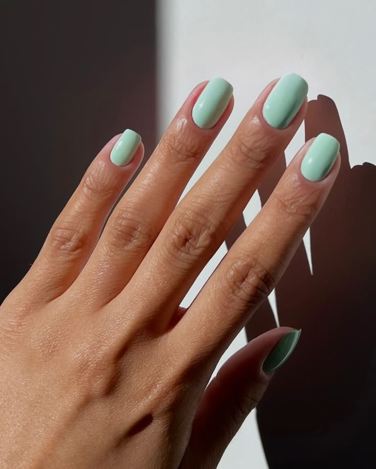 mint-green-short-nails-with-glossy-finish.jpg