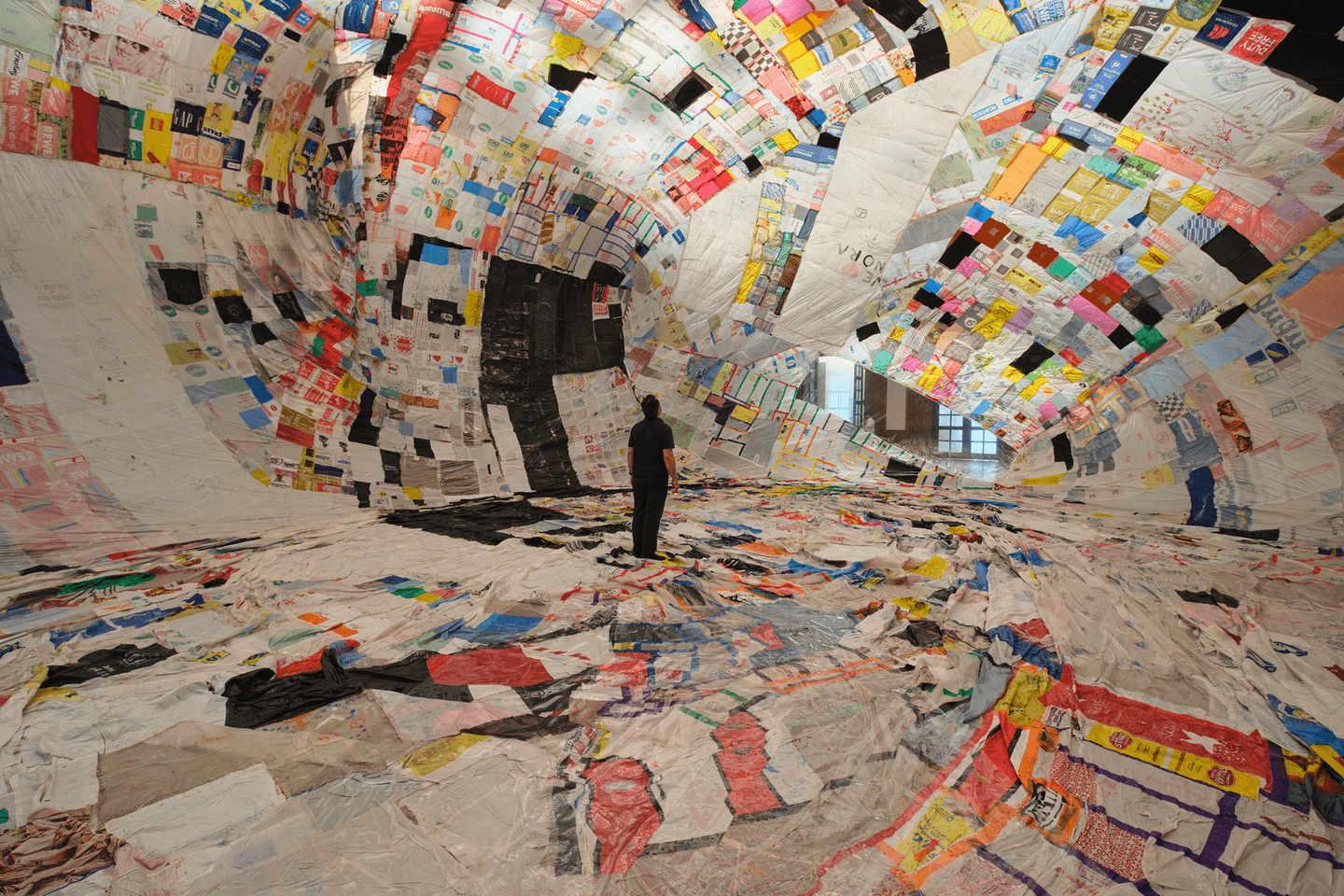 https-hypebeastcom-image-2026-07-21-tomas-saraceno-haus-der-kunst-munich-exhibitions-1.png