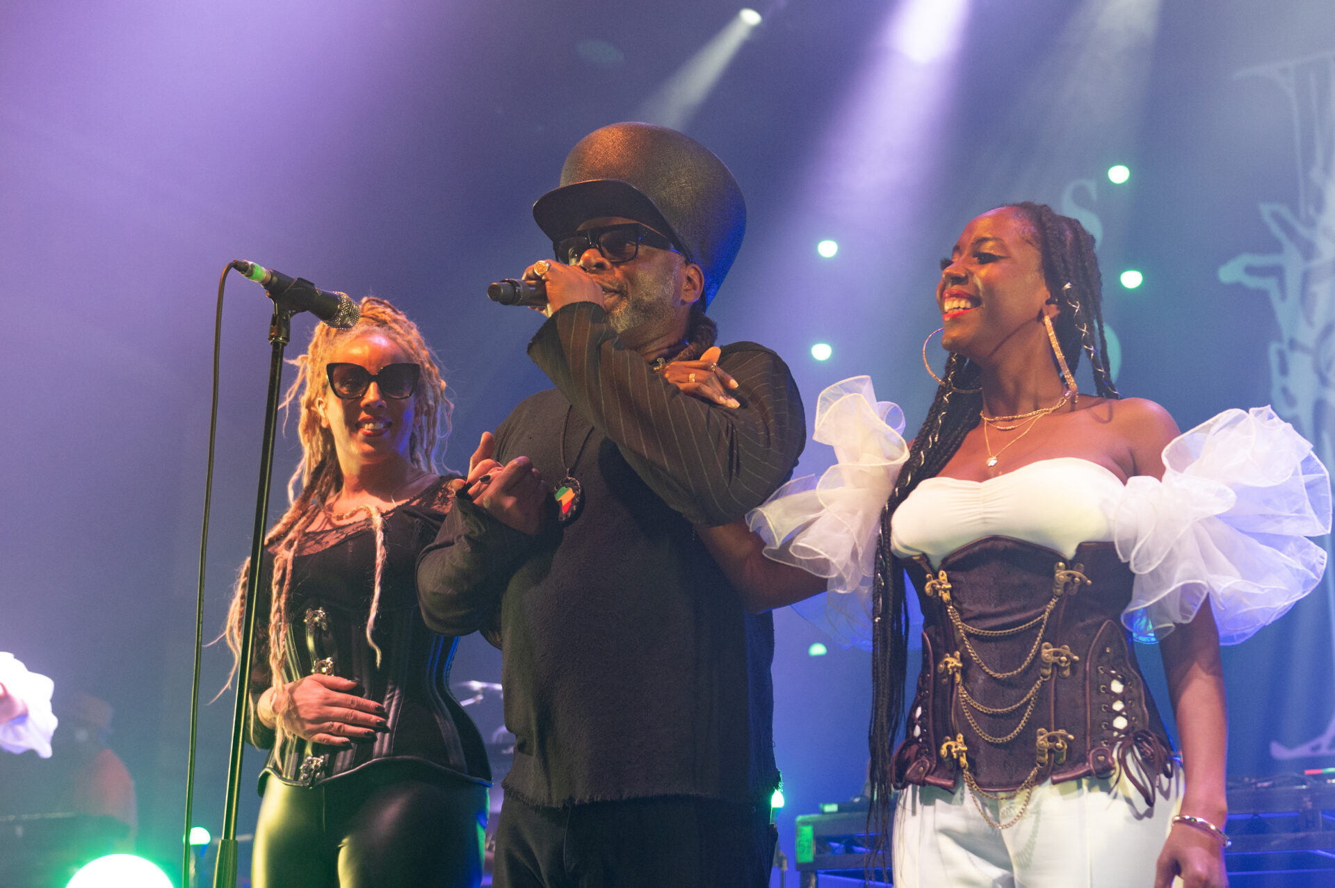 2-soul-ii-soul-photo-credit-jazzie-b.jpg