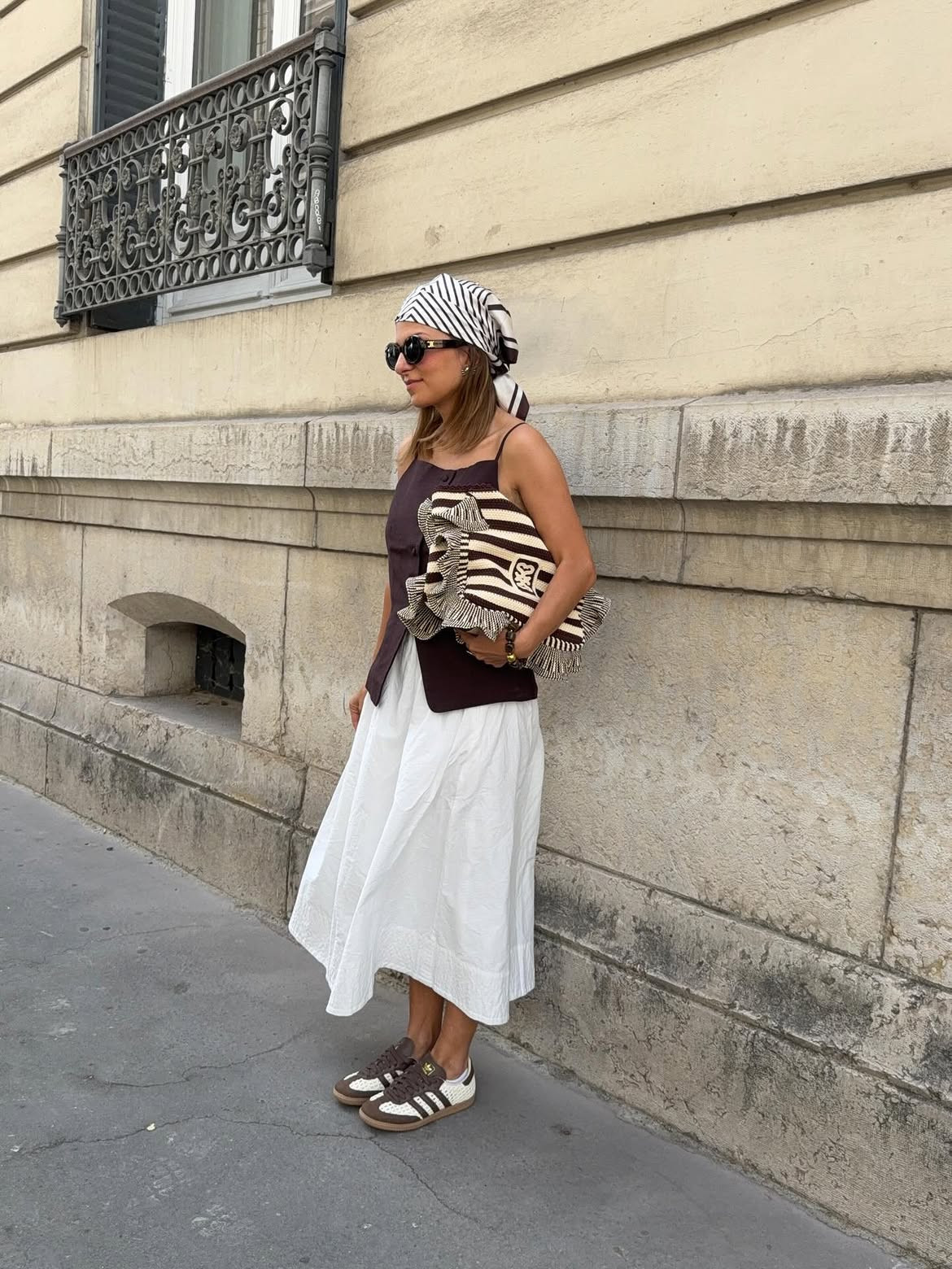casual-chic-avec-un-de-mes-accessoires-favori-lete-le-foulard-toutes-les-refs-sur-la-dern.jpg