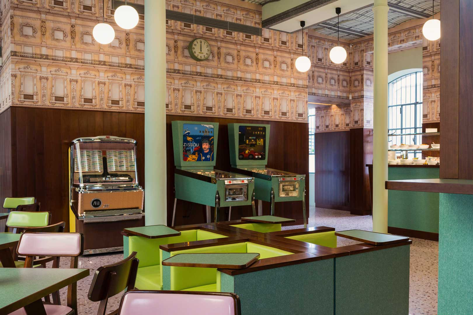 fondazione-prada-bar-luce-flipper.jpg