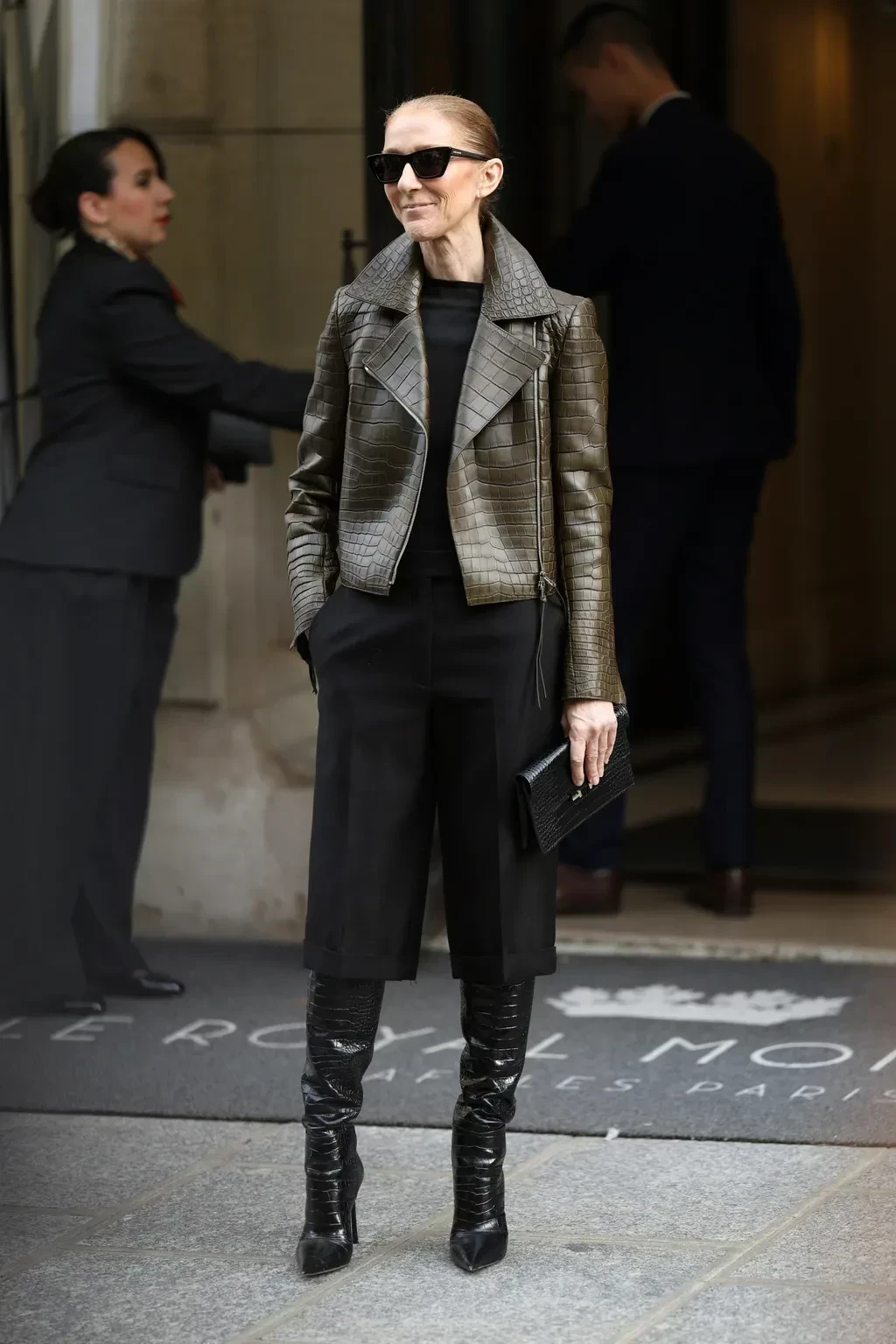 celine-dion-bermudaa-64c2s.webp