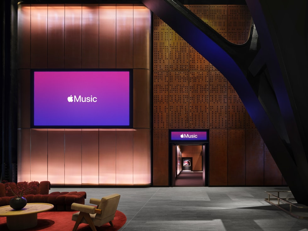 apple-music-hall-foyer-angle-01-bigjpglarge.jpg
