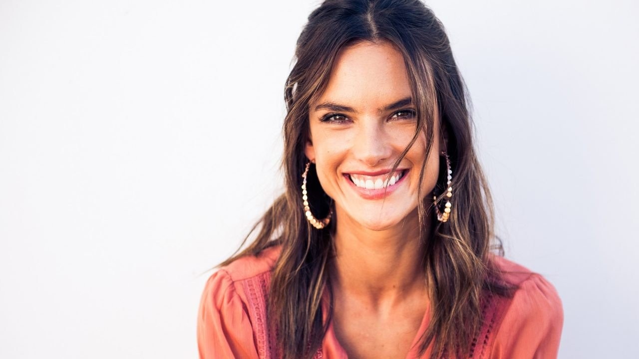 alessandra-ambrosio-revolve-150-homepage-1280x720.jpg
