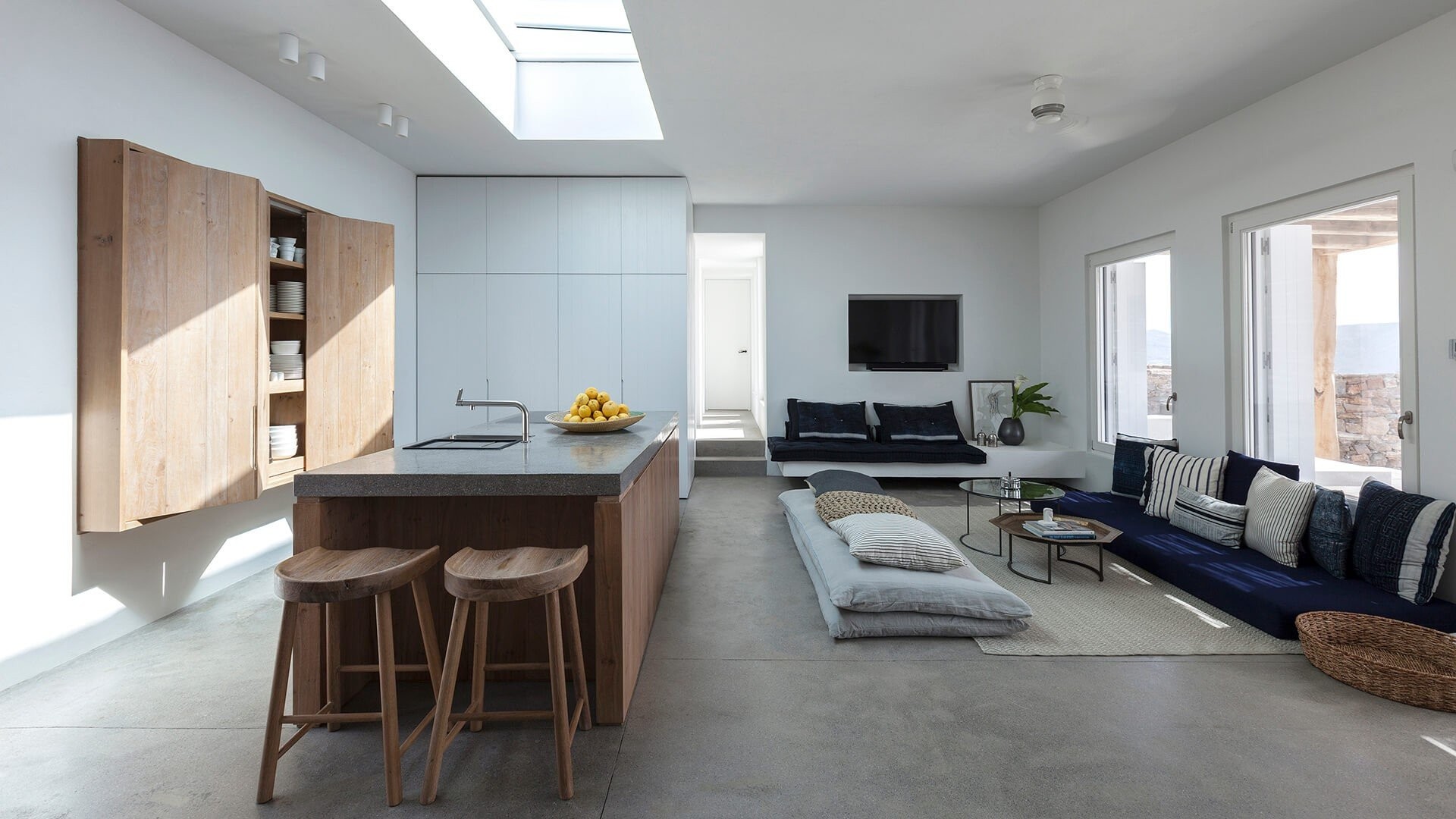 block722-architects-residence-in-syros-i-living-room-and-kitchen-area.jpg