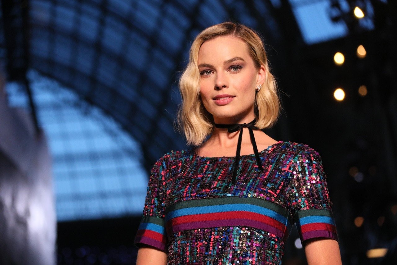 margot-robbie-chanel-2018-19-cruise-collection-3.JPG