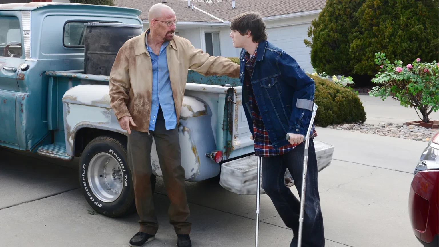 breaking-bad-bryan-cranston-rj-mitte.webp