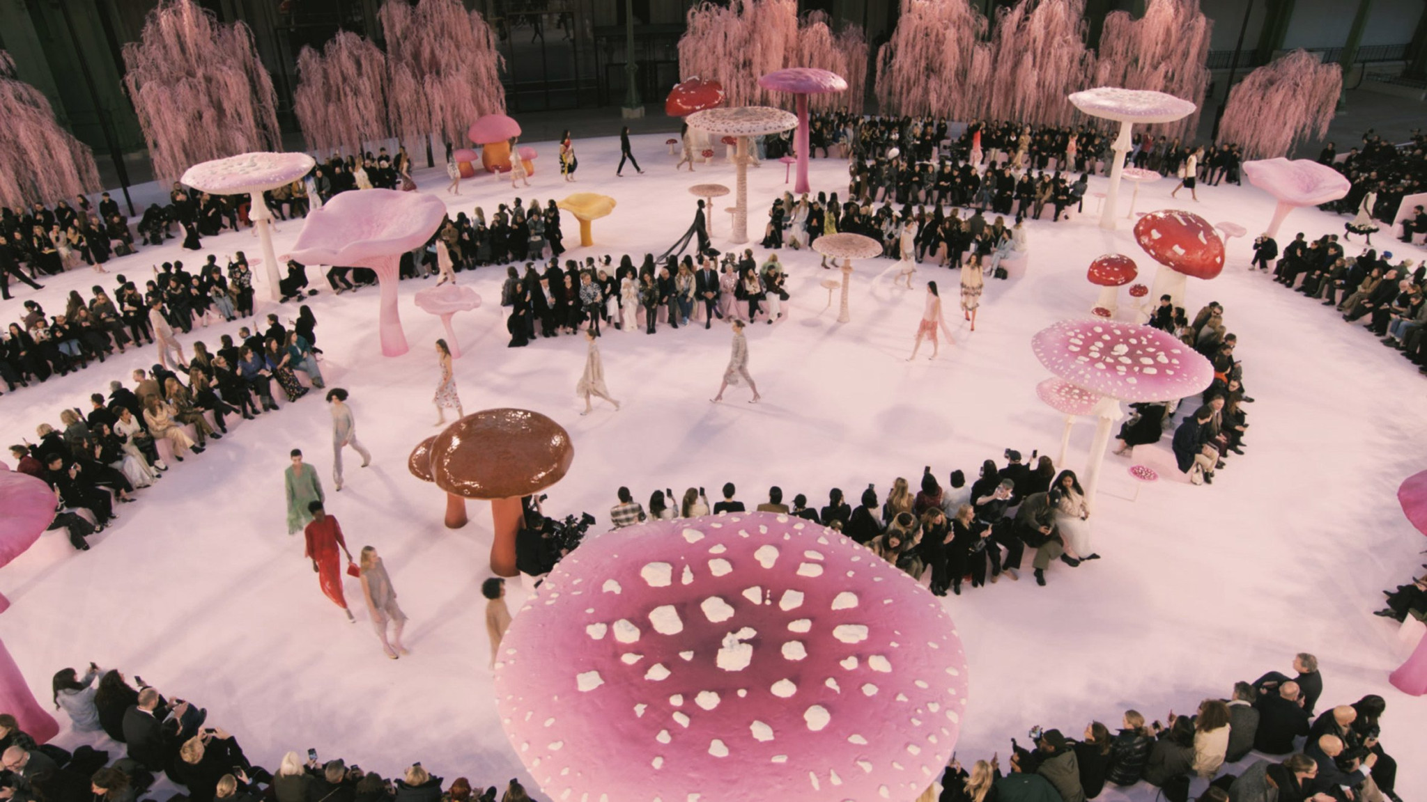 chanel-spring-summer-2026-haute-couture-runway-fashion-show-set-design-hero.jpg