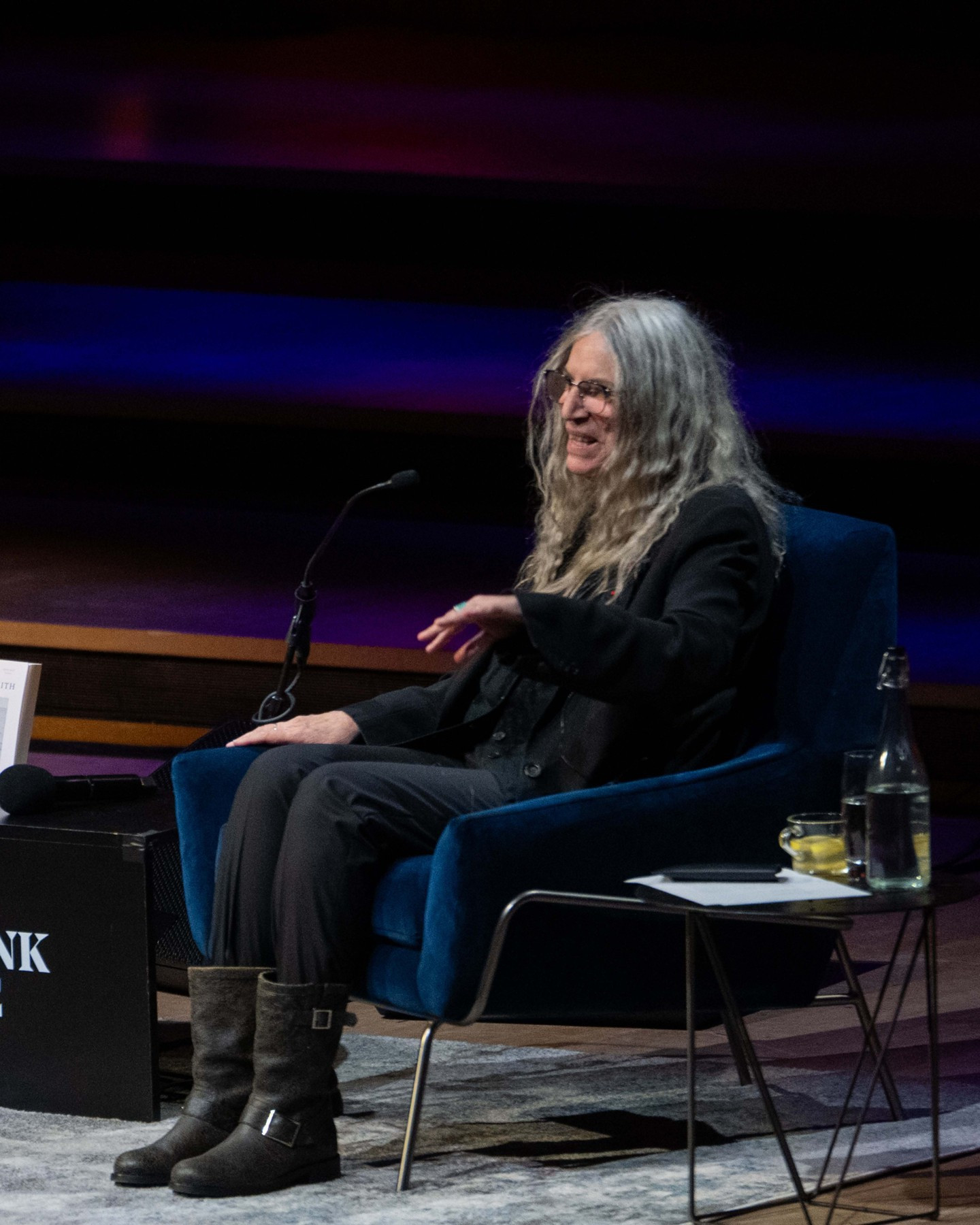 hier-le-festival-de-litterature-de-londres-a-reuni-un-duo-iconique-dua-lipa-et-patti-smith-l-2.jpg