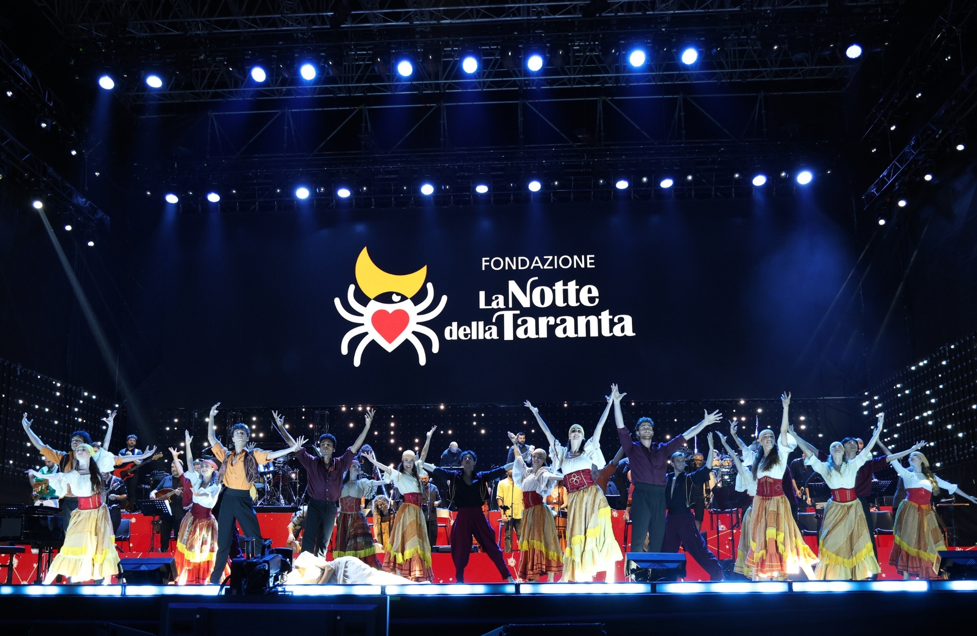 mma-26-27-orchestra-popolare-la-notte-della-taranta-9.jpg