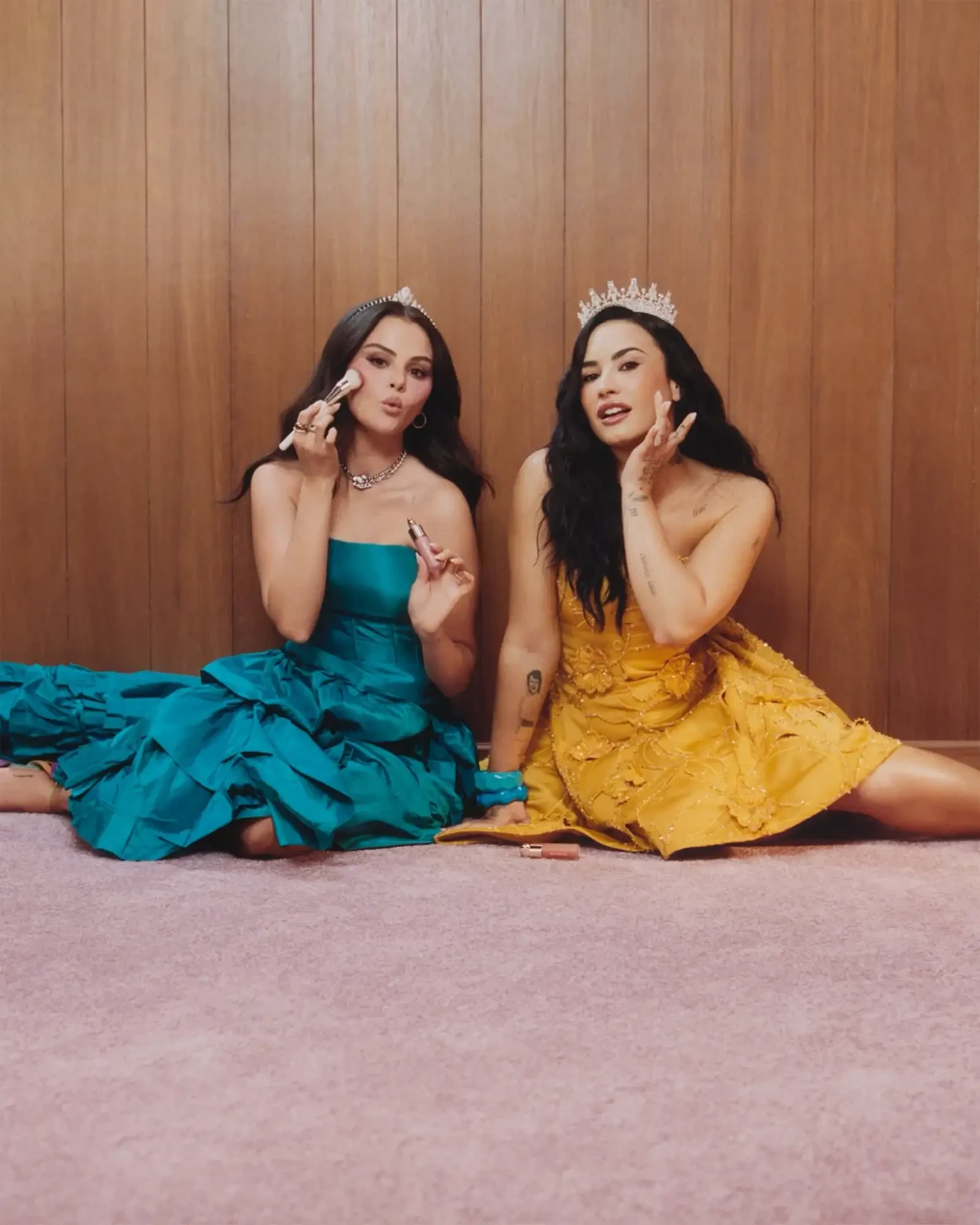selena-gomez-and-demi-lovato-102826-3-5bdb3609854f4c62a19abaeaf57308cb.webp