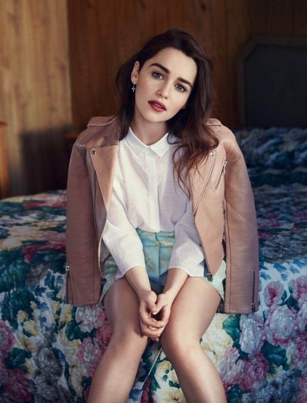 emilia-clarke-brunette-au-naturel.jpg