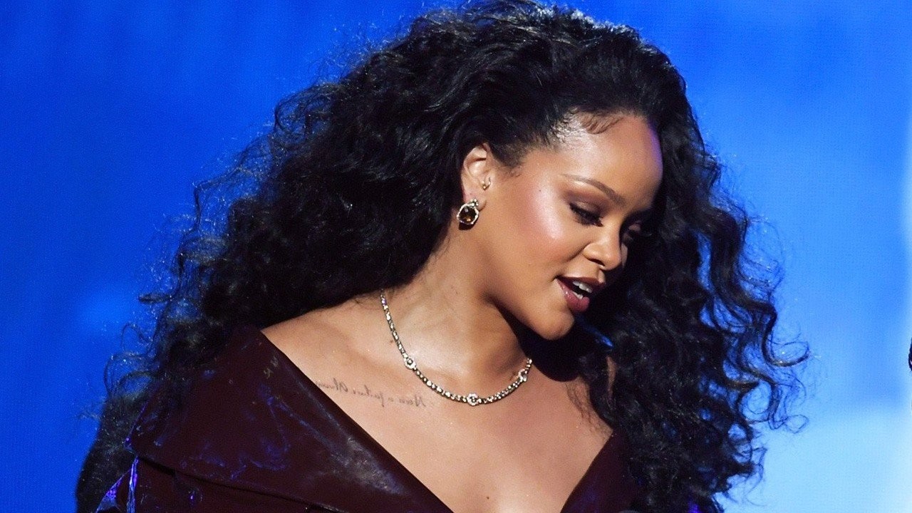 rihanna-curly-hair.jpg rihanna-curly-hair.jpg