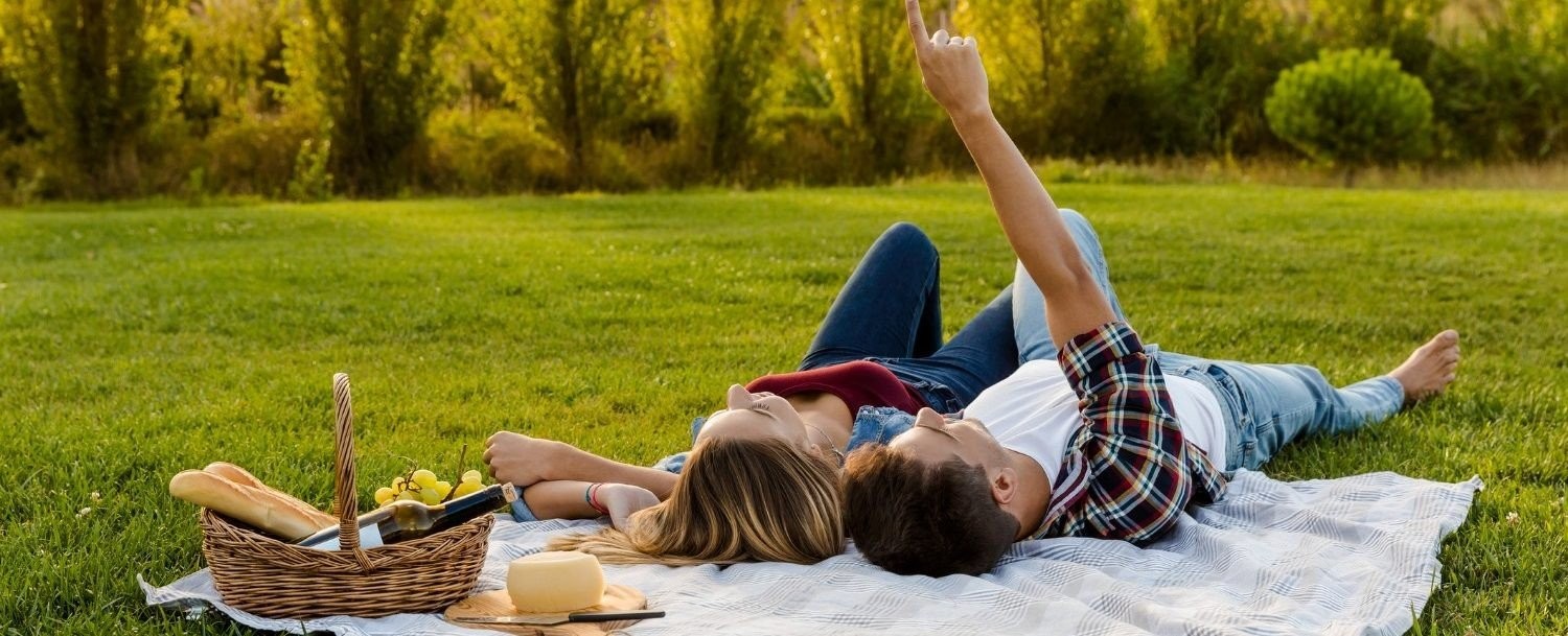 picnic-couple.jpg