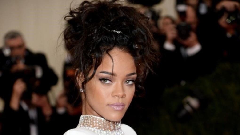 rihanna-messy-updo.jpg