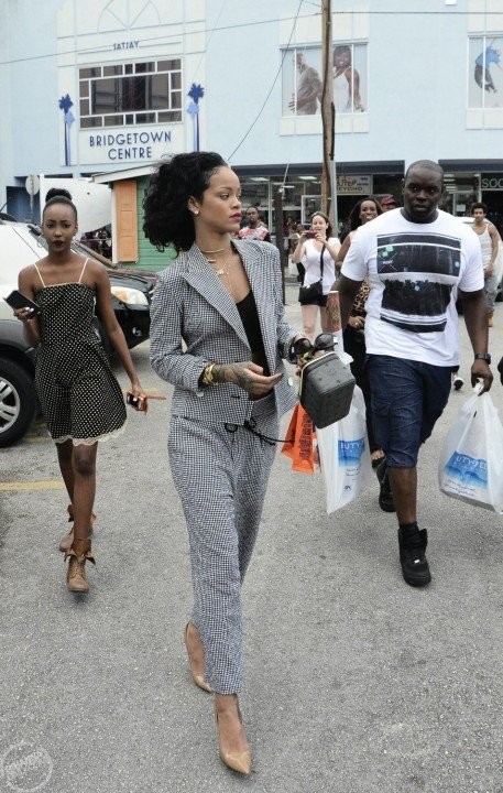 rihanna-christmas-shops-in-barbados-05-christal-rock.jpg rihanna-christmas-shops-in-barbados-05-christal-rock.jpg