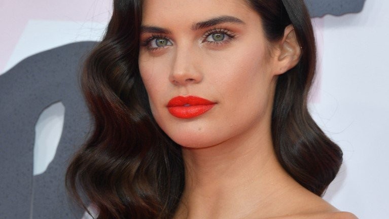 sara-sampaio-orange-lips.jpg