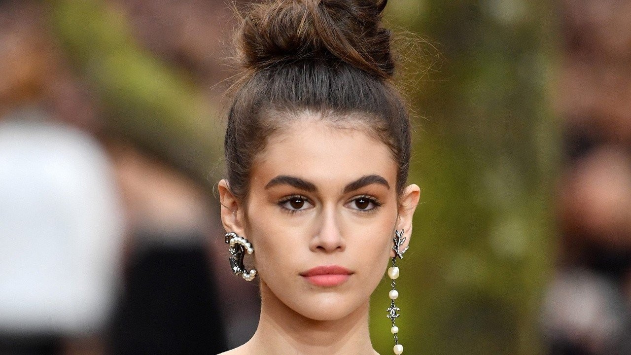 messy-bun-chanel-kaia-gerber.jpg