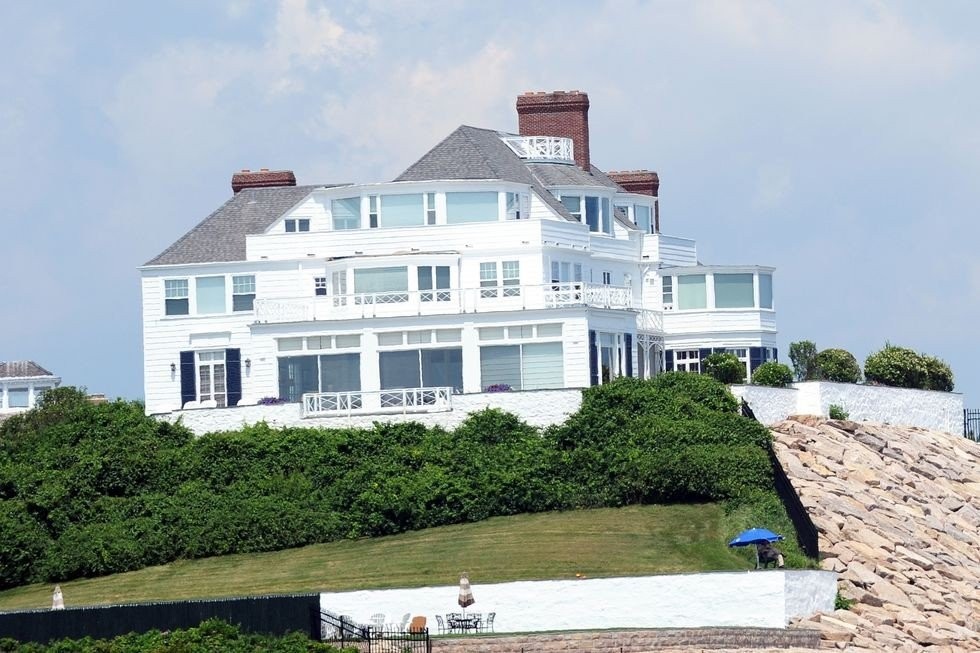 taylor-swift-house-high-watch-rhode-island.jpg