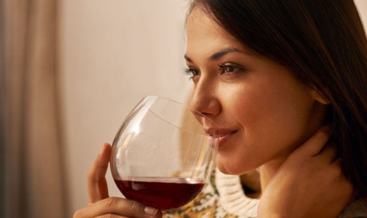 glow-healthy-skin-diet-red-wine.jpg