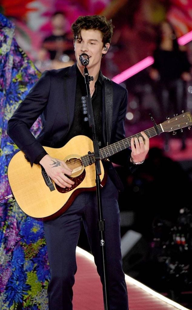 rs-634x1024-181108184911-634-shawn-mendes-performing-2018-vs-110818.jpg