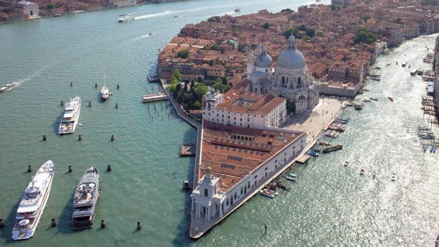 punta-della-dogana.jpeg punta-della-dogana.jpeg