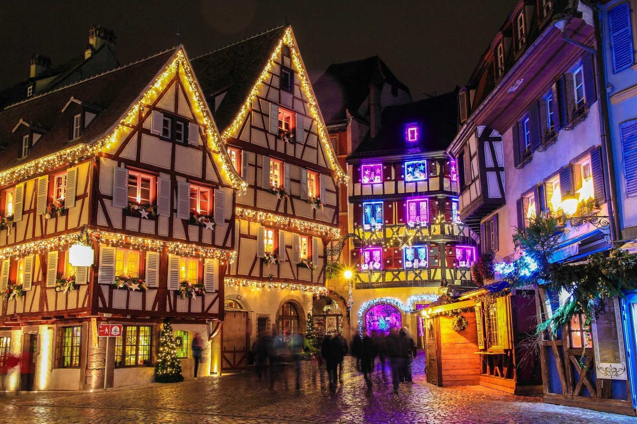 christmas-time-in-alsace-strasbourg-france-istock-81256119-xlarge-2-resize.jpg