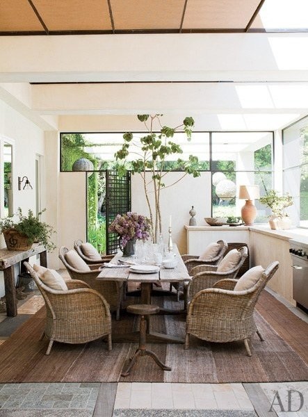dam-images-celebrity-homes-2013-celebrity-dining-rooms-celebrity-dining-rooms-05-ellen-degeneres-portia-de-rossi.jpg