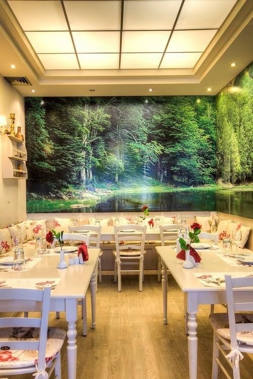 restaurant.jpg restaurant.jpg