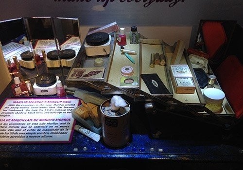 marilyn-monroe-makeup-kit.jpg