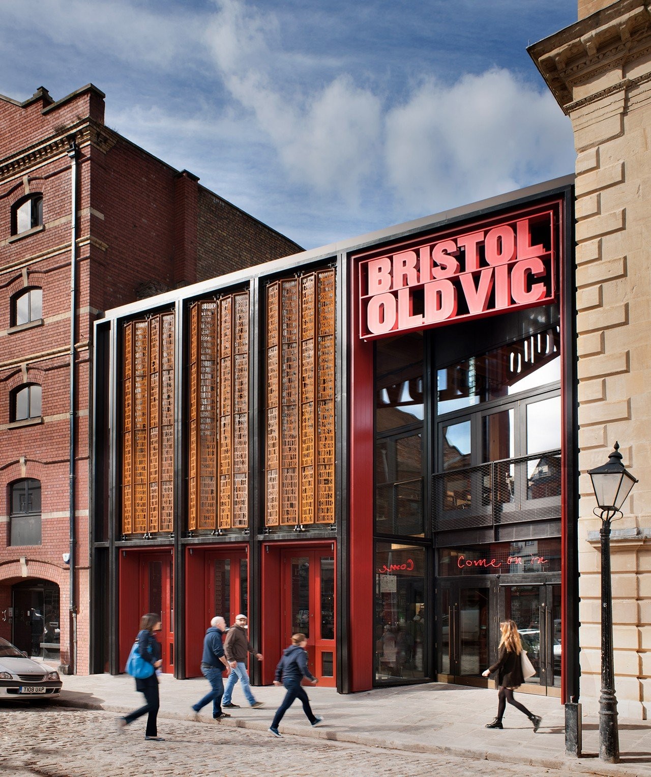 bristol-old-vic-theatre-haworth-tompkins-photo-philip-vile-dezeen-2364-col-1.jpg