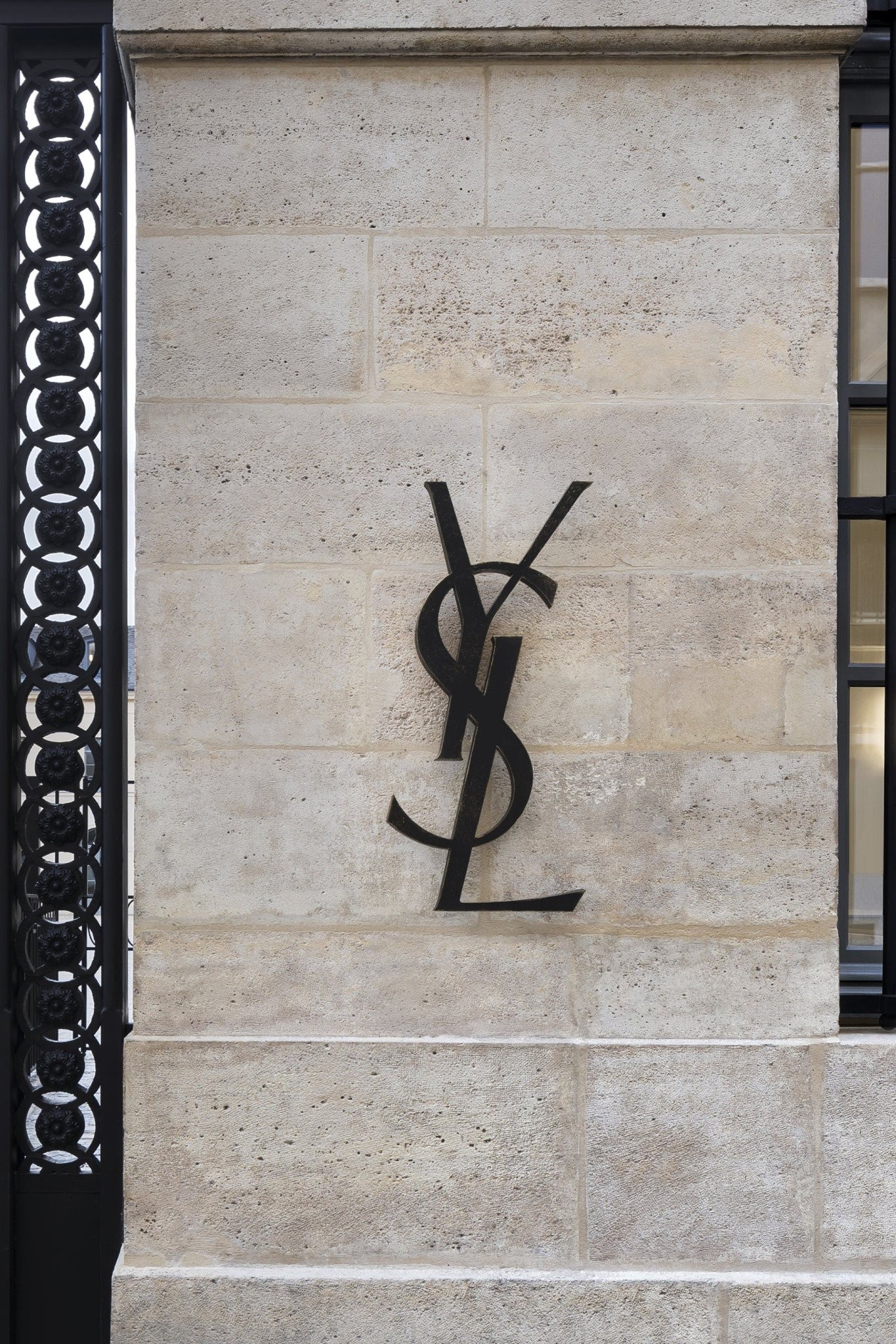 yves-saint-laurent-paris-4.jpg
