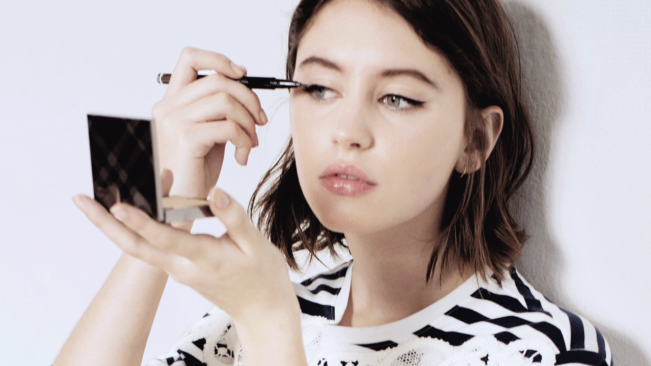 small-eyes-makeup-2.gif