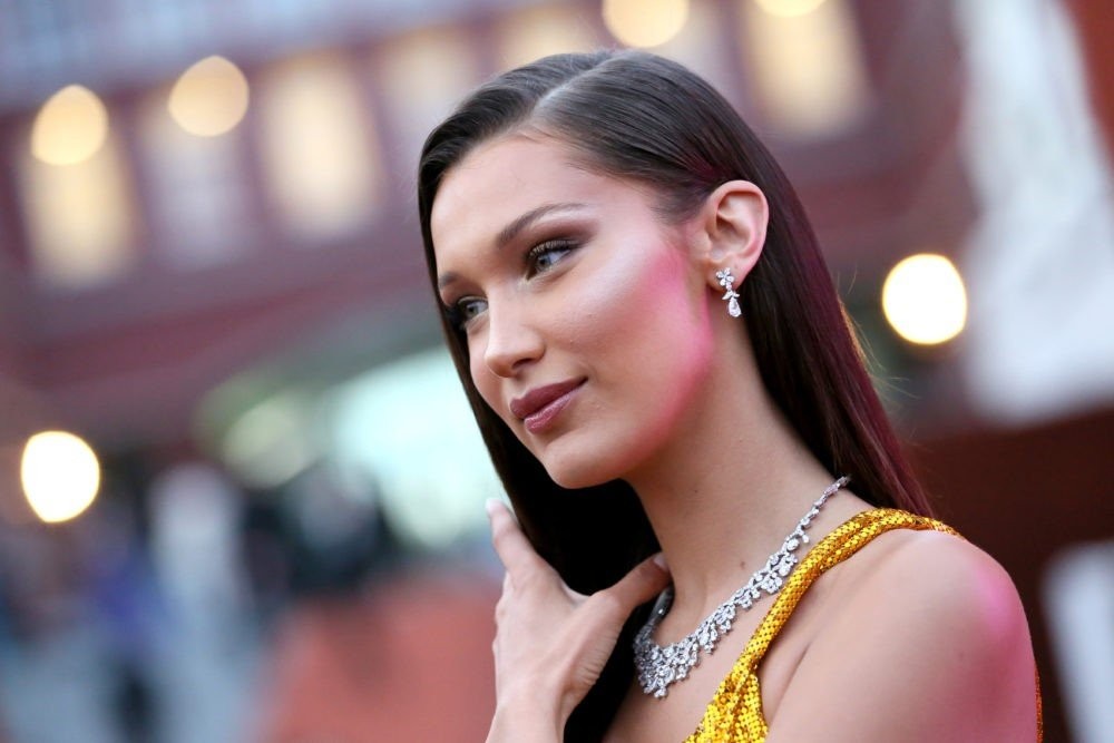 bella-hadid-aU9DK.jpg