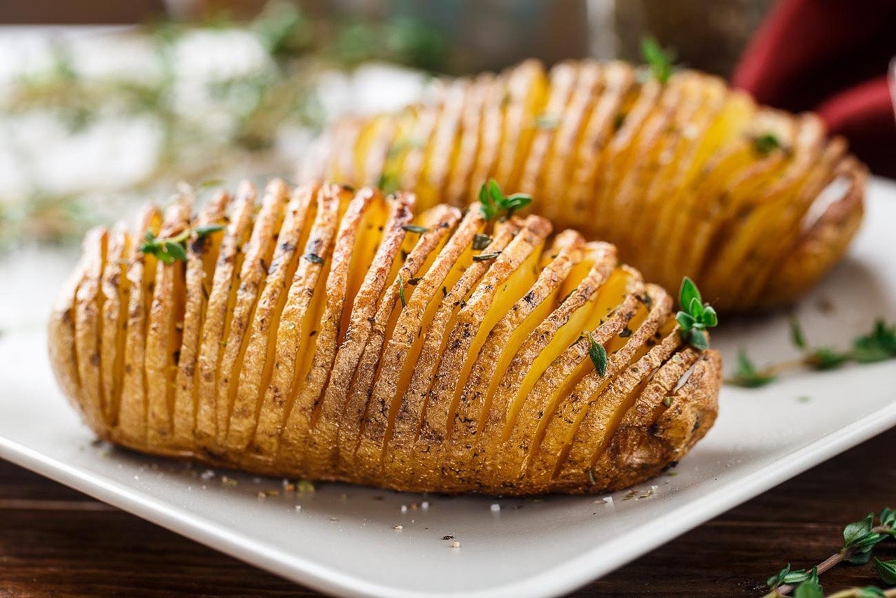 hasselback-potatoes-vs-sweet-potatoes-glow-magazine.jpg
