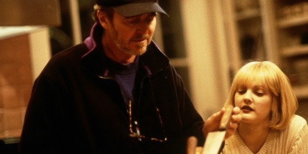 scream-wes-craven-drew-barrymore-behind-the-scenes.jpg