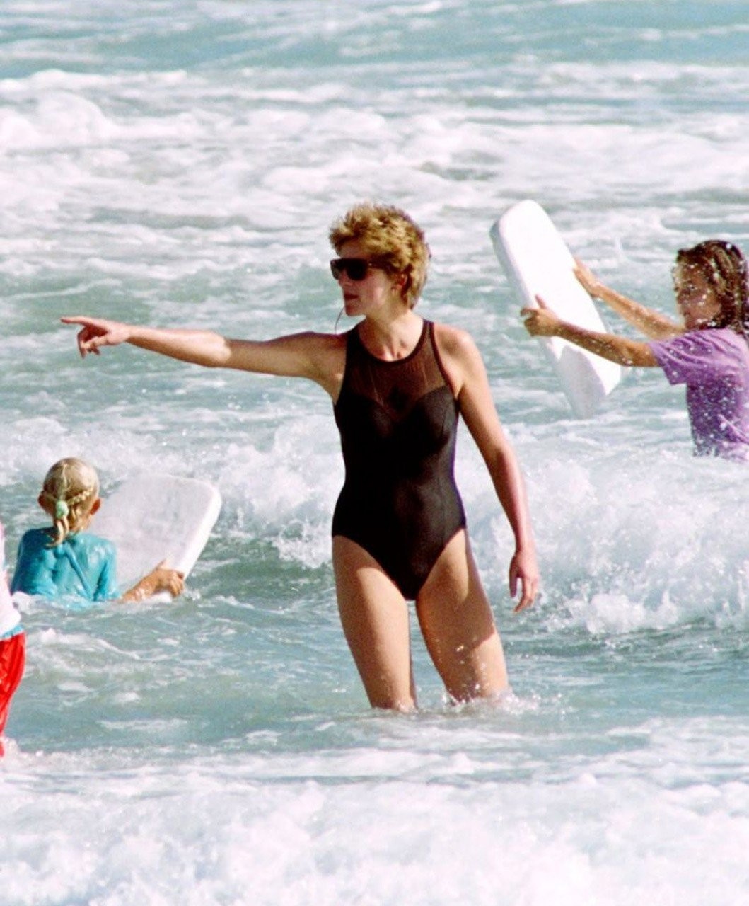princess-diana-vacation-outfits-3.jpg