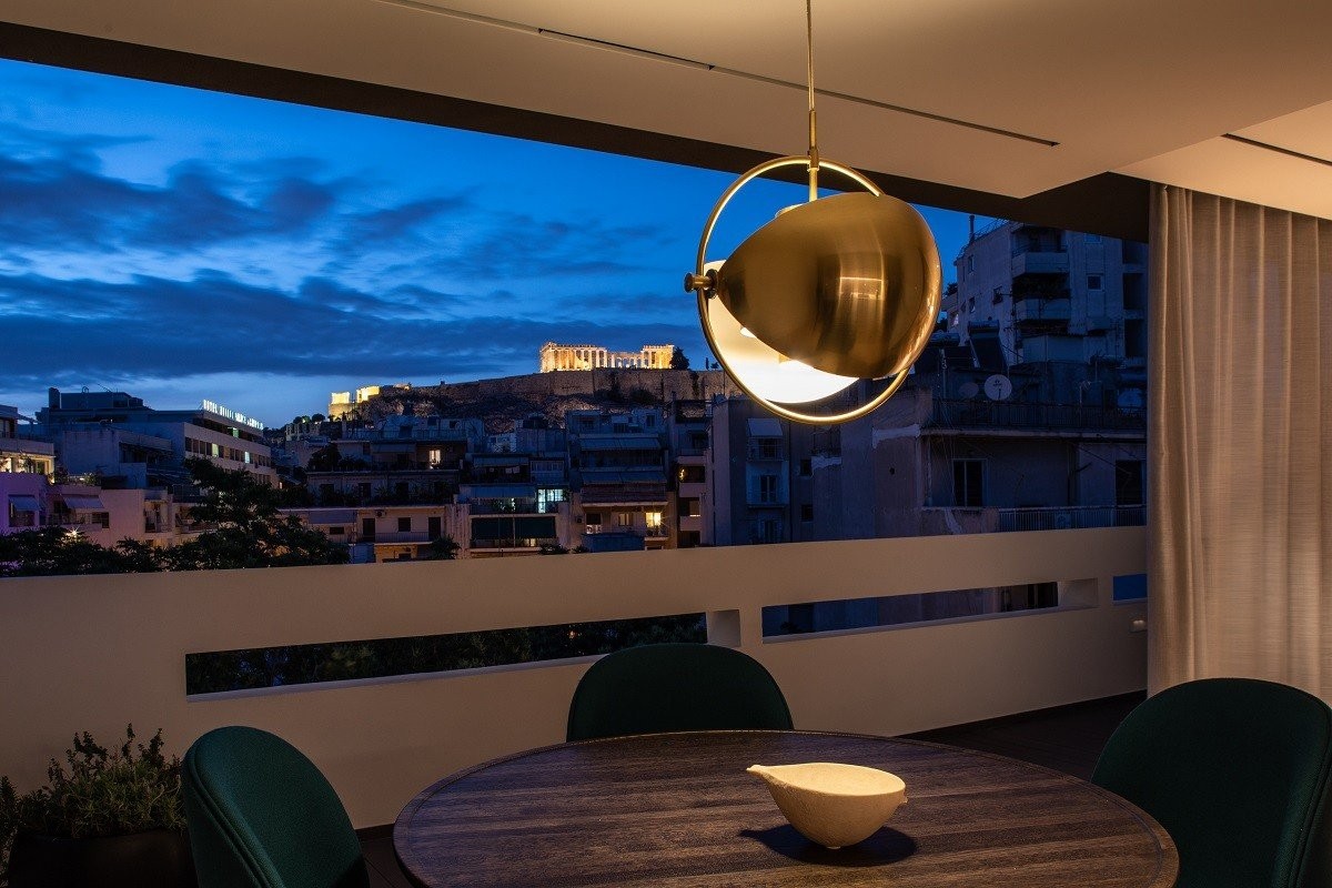 urban-stripes-acroview-table-with-acropolis-view.jpg